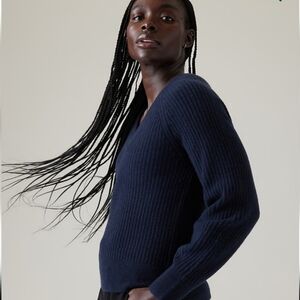 NWT Athleta Layover V-neck Sweater - Small - Navy Blue - Merino wool ble…